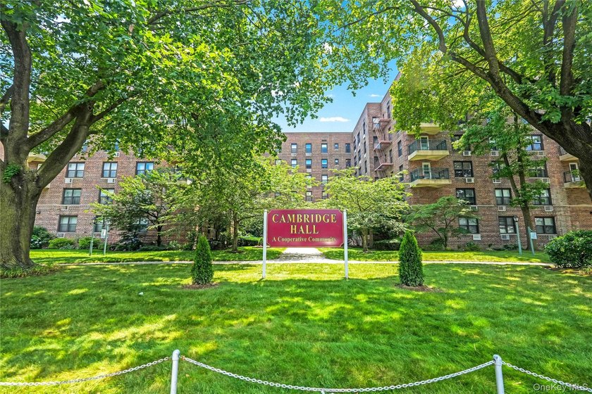 Welcome to 224-24 Union Turnpike #2B, a spacious two-bedroom - Beach Home for sale in Bayside, New York on Beachhouse.com