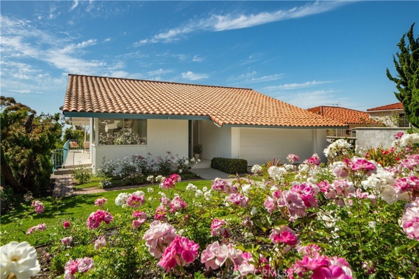 Masterfully crafted Mid-Century Modern home that embraces the - Beach Home for sale in Palos Verdes Estates, California on Beachhouse.com