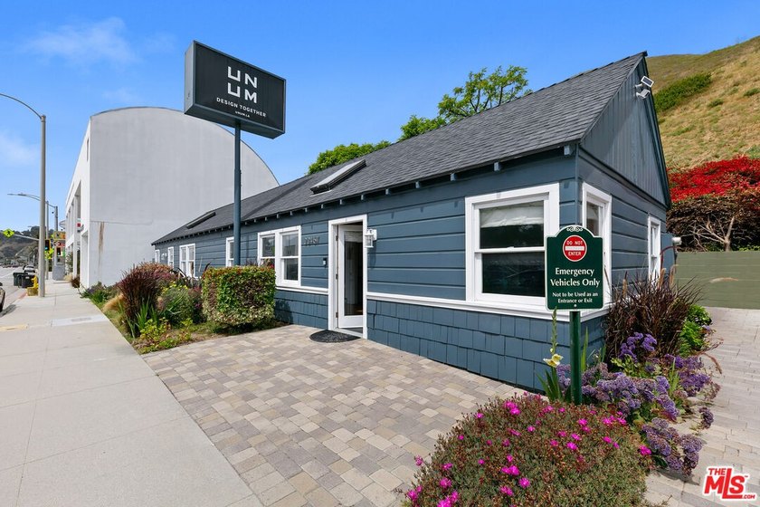 One of the few commercially zoned properties along Carbon Beach - Beach Home for sale in Malibu, California on Beachhouse.com