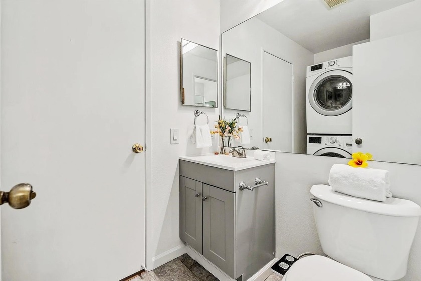 Beautifully refreshed upstairs 2-bedroom, 1.5-bath condo tucked - Beach Condo for sale in Kihei, Hawaii on Beachhouse.com