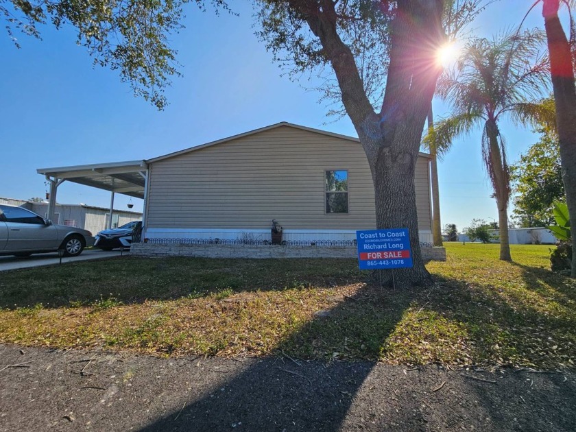 All Ages Community!! Pet Friendly! Spacious open home with 3 - Beach Home for sale in North Fort Myers, Florida on Beachhouse.com