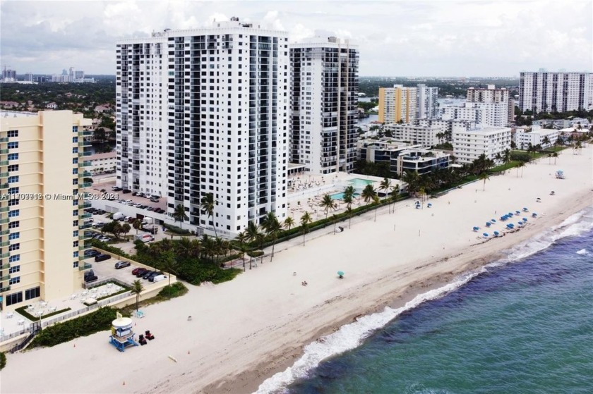 Excellent condition  very spacious 1  bedroom and 1 full bath - Beach Condo for sale in Hollywood, Florida on Beachhouse.com