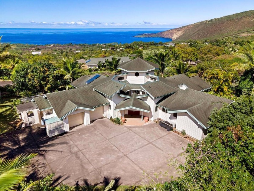 Best of Both Worlds - Kealakekua Bay Estates -  just minutes - Beach Home for sale in Captain Cook, Hawaii on Beachhouse.com