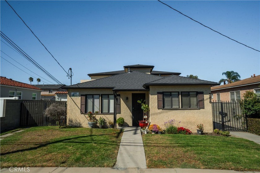 Huge 4-unit property with tons of upside only 2 blocks from the - Beach Townhome/Townhouse for sale in San Pedro, California on Beachhouse.com