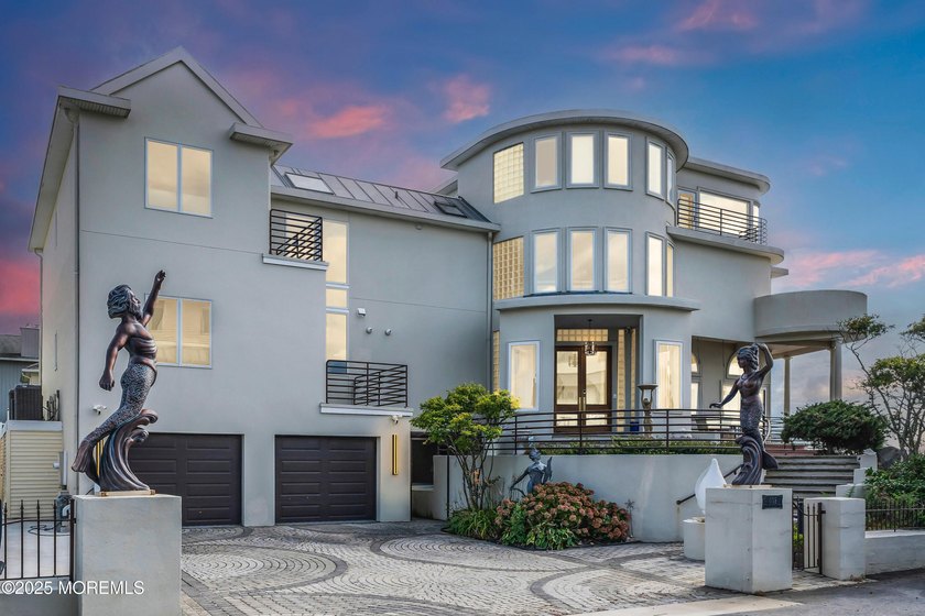 Looking for river-front, size, space, and luxury?! Well look no - Beach Home for sale in Sea Bright, New Jersey on Beachhouse.com