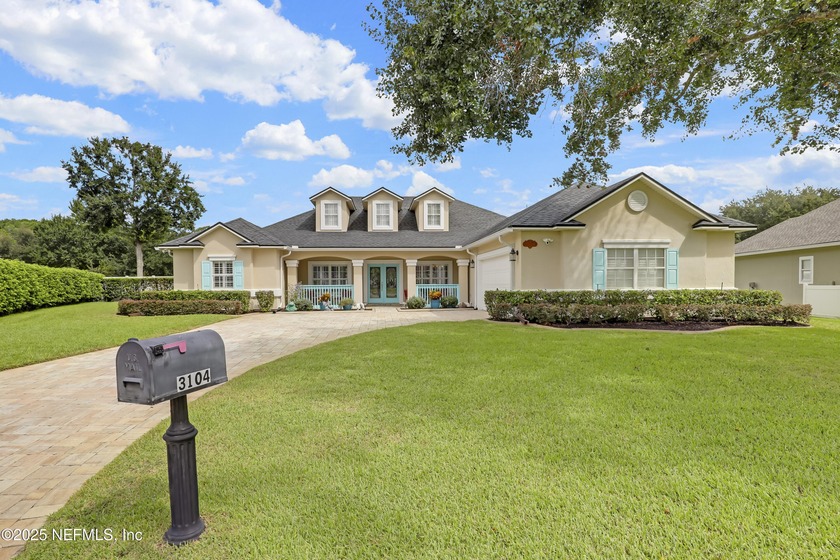 **GATED GOLF COMMUNITY**HUGE LOT**UPDATED** Discover elegance - Beach Home for sale in Saint Johns, Florida on Beachhouse.com