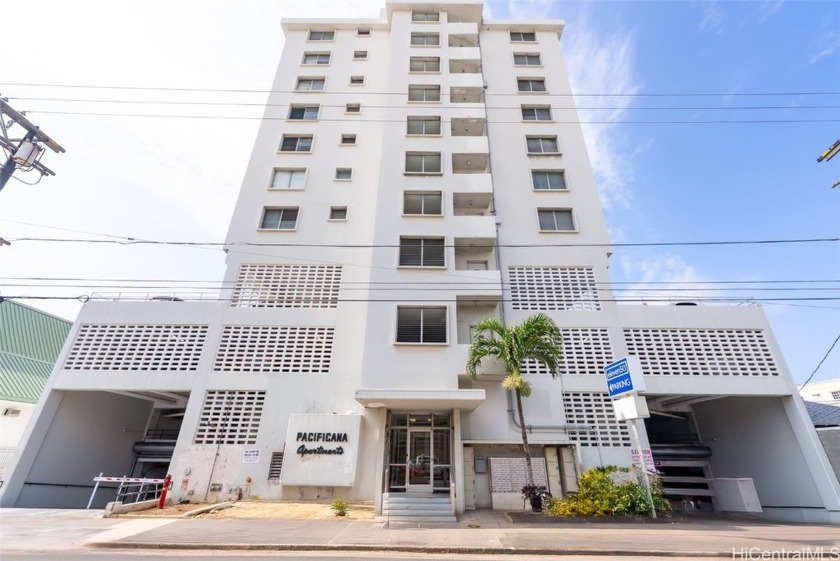 Newly Renovated, 1 bedroom, 1 bath, 1 parking unit in the - Beach Condo for sale in Honolulu, Hawaii on Beachhouse.com