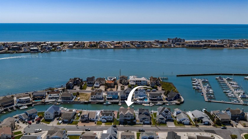 Fashionable 4/5 bedroom, 3 bath, bay front property offering - Beach Home for sale in Egg Harbor Township, New Jersey on Beachhouse.com
