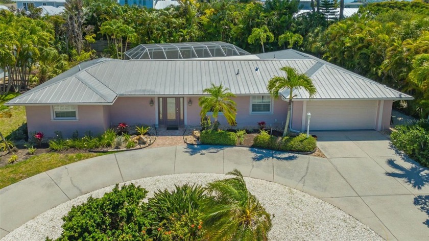 Attractive split plan ranch embraces large-screened lanai & pool - Beach Home for sale in Longboat Key, Florida on Beachhouse.com