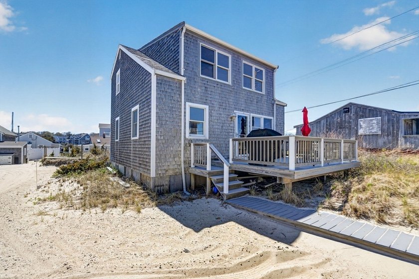 This inviting home offers 3 bedrooms plus a bonus room, perfect - Beach Home for sale in Plymouth, Massachusetts on Beachhouse.com