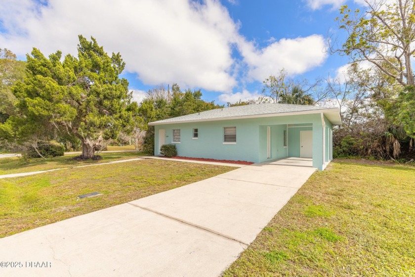 Just 2 miles from New Smyrna's beaches and half a mile from - Beach Home for sale in New Smyrna Beach, Florida on Beachhouse.com