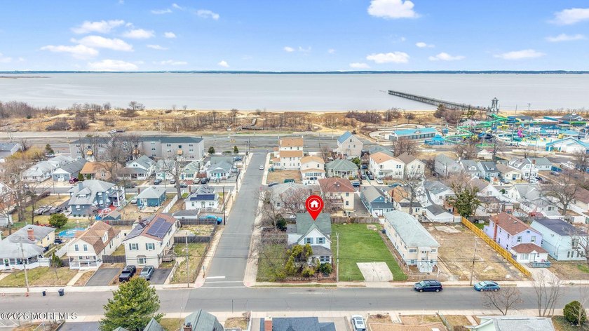 Coporate owned - sold as-is - buyer resp for c of o - large - Beach Home for sale in Keansburg, New Jersey on Beachhouse.com