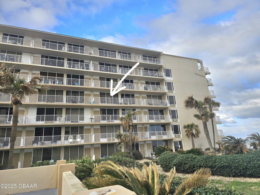 Large unit 417 at Castaways. As soon as you step in you will be - Beach Acreage for sale in Daytona Beach, Florida on Beachhouse.com