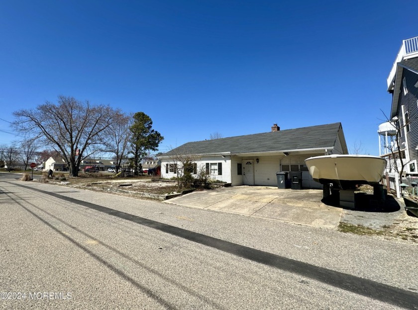 This  property is located on a sweet cul-de-sac, on the lagoon - Beach Home for sale in Manahawkin, New Jersey on Beachhouse.com