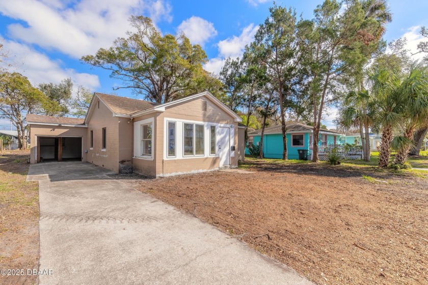 Calling All Investors! Unlock the potential of this fixer-upper - Beach Home for sale in Daytona Beach, Florida on Beachhouse.com