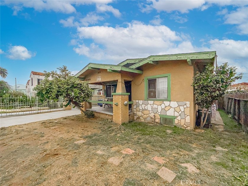 Welcome to 1403 Lemon Avenue, an outstanding multifamily - Beach Home for sale in Long Beach, California on Beachhouse.com