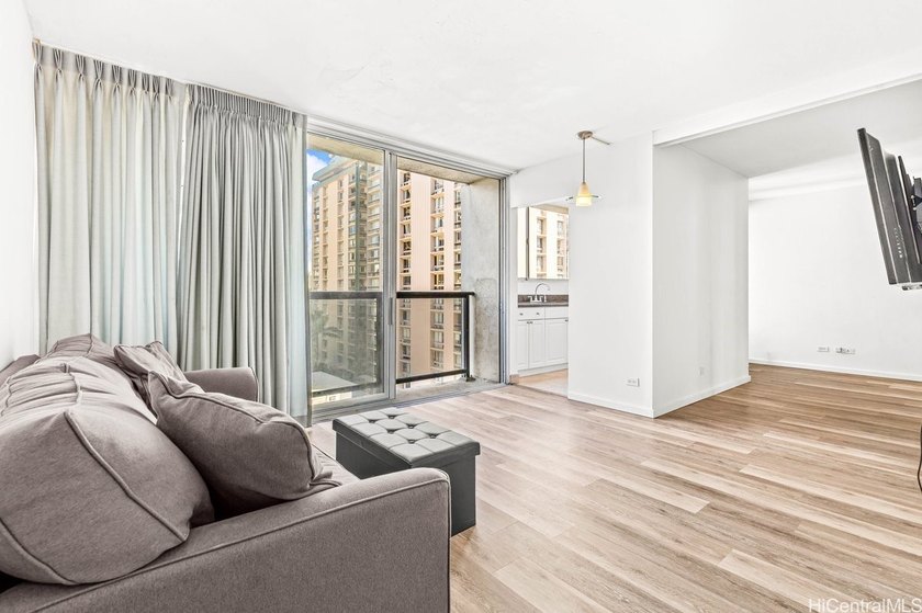 Beautifully updated 1-bedroom, 1-bath condo on the 8th floor - Beach Condo for sale in Honolulu, Hawaii on Beachhouse.com