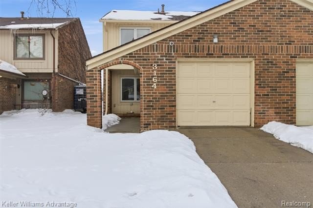 Location, Location, Location, come check out this cute turnkey - Beach Condo for sale in Detroit, Michigan on Beachhouse.com