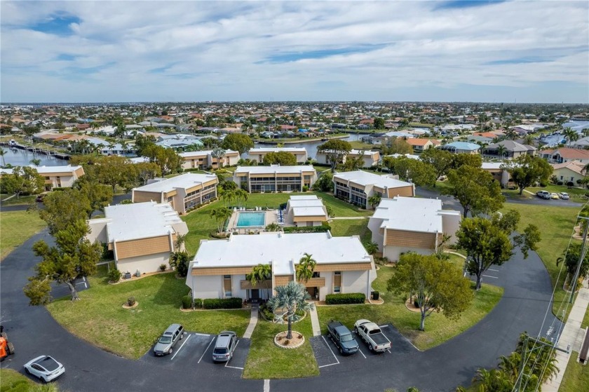This very inviting 2BR/2BTH condo is move in ready and avilable - Beach Condo for sale in Punta Gorda, Florida on Beachhouse.com