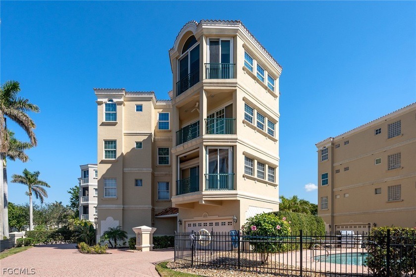 Beautiful and bright turnkey Harbour Landings condo in the - Beach Condo for sale in Fort Myers, Florida on Beachhouse.com
