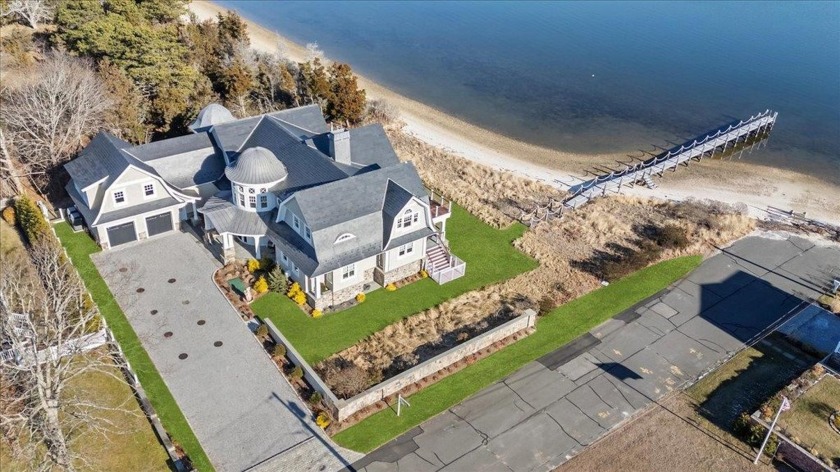 Welcome to this luxury waterfront home in Hampton Bays.  This 5 - Beach Home for sale in Hampton Bays, New York on Beachhouse.com