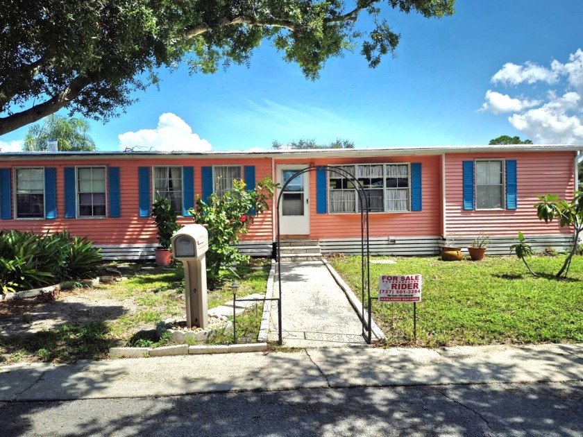 LOOK!!!  ALL-- AGE-- PREMIER --FAMILY-- PARK.-- NO-- AGE-- - Beach Home for sale in Largo, Florida on Beachhouse.com