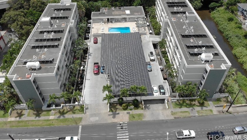 Located in the Waialae Place complex, this 2 bedroom, 1 bath - Beach Condo for sale in Honolulu, Hawaii on Beachhouse.com