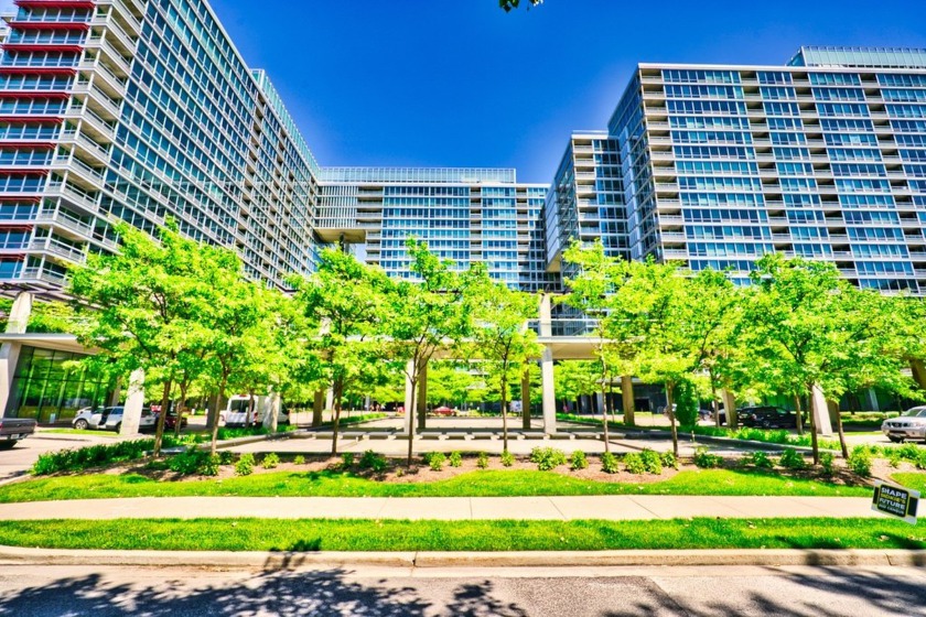 Luxury living at Optima Old Orchard Woods in this beautiful - Beach Home for sale in Skokie, Illinois on Beachhouse.com