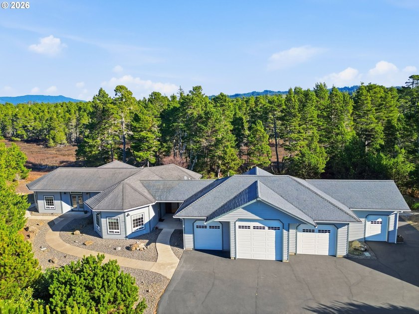 Very thoughtfully designed 1 level home on a private and secure - Beach Home for sale in Florence, Oregon on Beachhouse.com