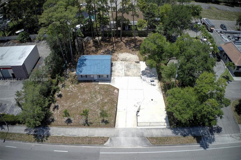 LOCATION!!! Great Opportunity to own your own office/business - Beach Commercial for sale in Green Acres, Florida on Beachhouse.com