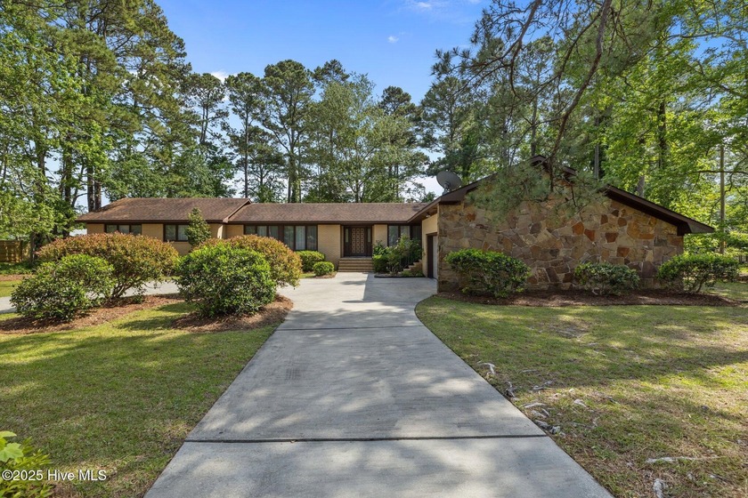 Welcome to 3703 Oxford Court - a well maintained, single-level - Beach Home for sale in Morehead City, North Carolina on Beachhouse.com