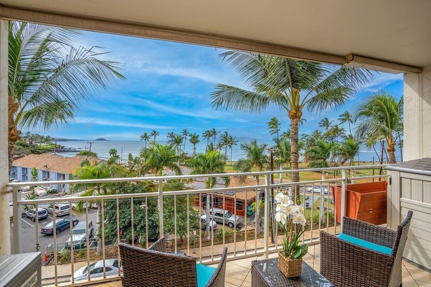 Welcome to Island Surf 512, an exceptional 2-bedroom, 2-bathroom - Beach Condo for sale in Kihei, Hawaii on Beachhouse.com
