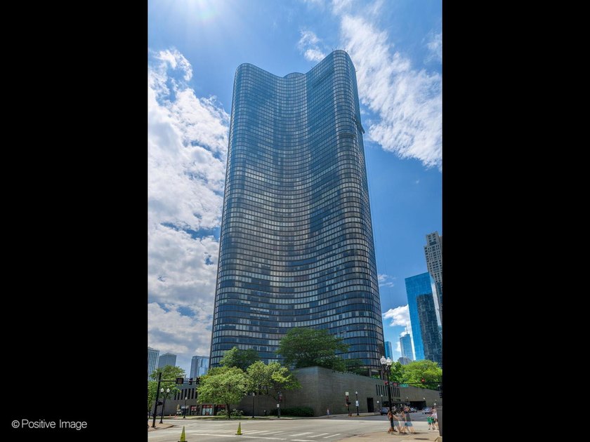 Seldom, if ever, do homes of this caliber, on high floors, come - Beach Condo for sale in Chicago, Illinois on Beachhouse.com