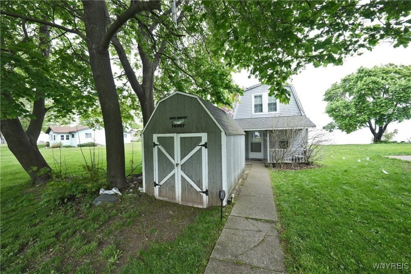 Welcome to your lakeside retreat! This beautifully maintained - Beach Home for sale in Carlton, New York on Beachhouse.com