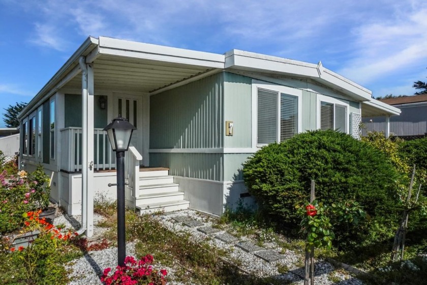 Live the coastal lifestyle in this charming 2-bedroom - Beach Home for sale in Half Moon Bay, California on Beachhouse.com