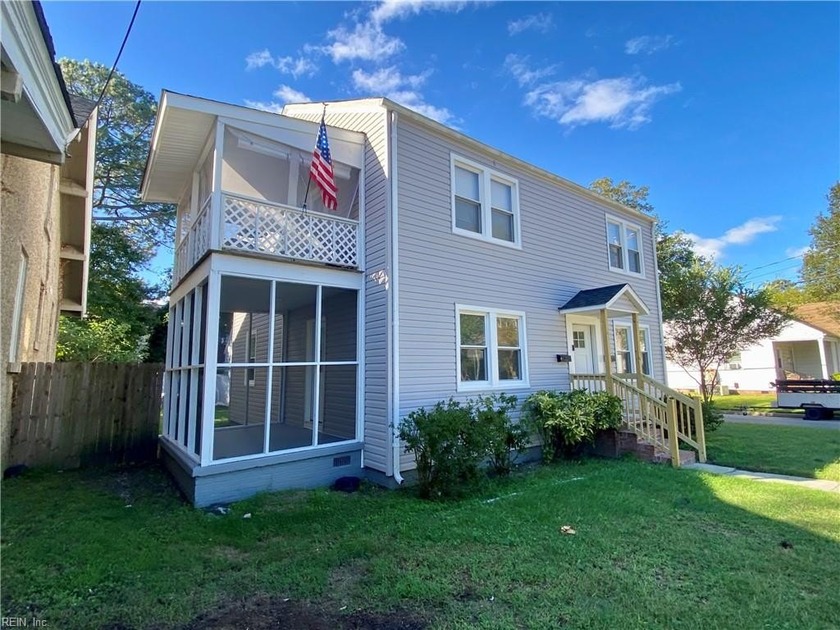 Attractive, updated over under duplex on corner lot with - Beach Townhome/Townhouse for sale in Norfolk, Virginia on Beachhouse.com