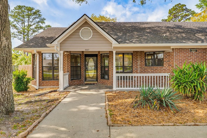 Welcome to this beautifully maintained ranch-style home in the - Beach Home for sale in Beaufort, South Carolina on Beachhouse.com