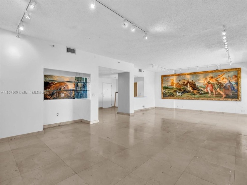 Beautiful 2-story penthouse with 2 bedrooms and 2.5 baths in the - Beach Condo for sale in Aventura, Florida on Beachhouse.com