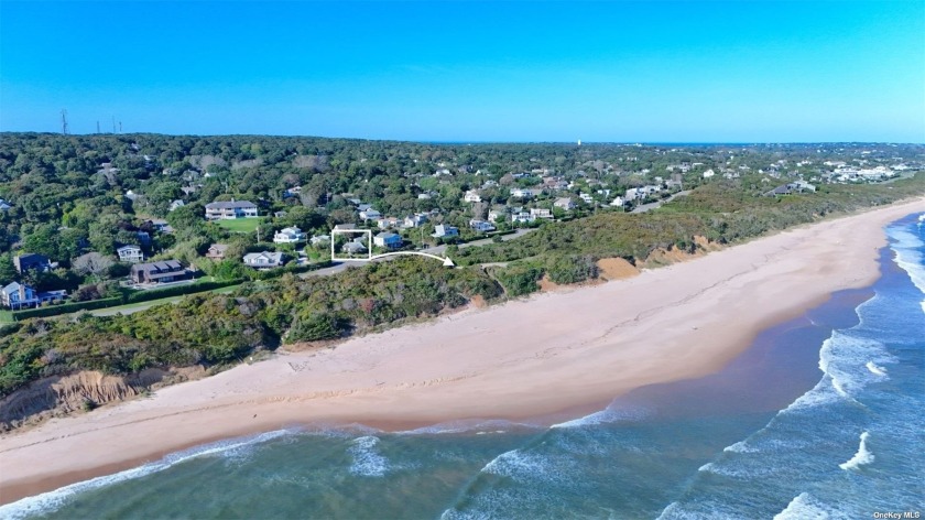 New to market! Small 2 bedroom, 1 bath cottage with beautiful - Beach Home for sale in Montauk, New York on Beachhouse.com