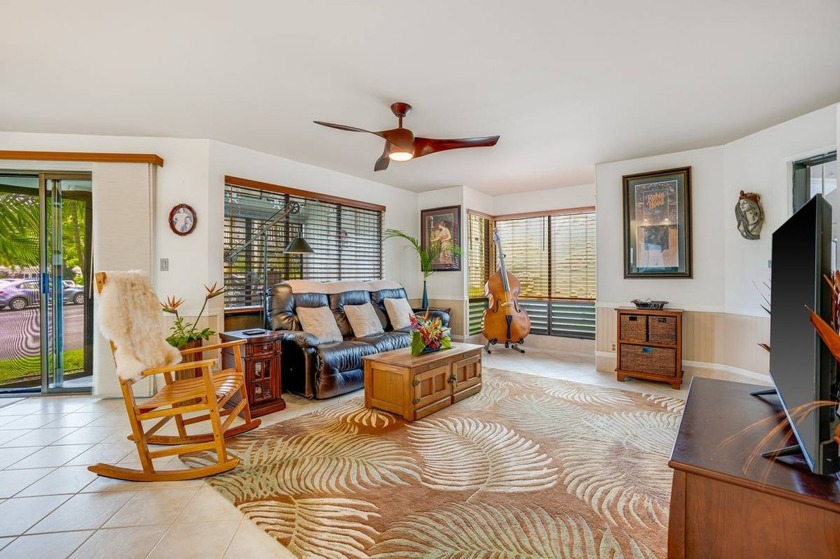 This inviting corner unit condo is spacious and clean, featuring - Beach Condo for sale in Lihue, Hawaii on Beachhouse.com
