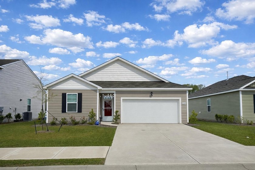 This beautifully maintained *LIKE BRAND NEW* three bedroom, two - Beach Home for sale in Longs, South Carolina on Beachhouse.com