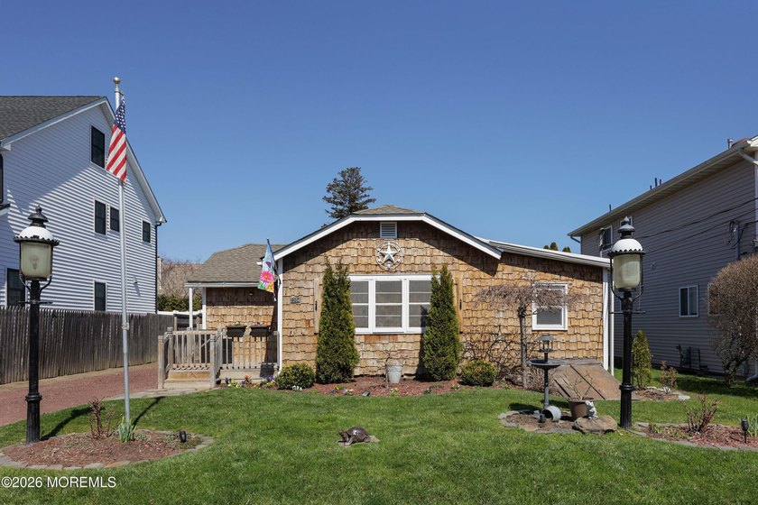 *OFFER ACCEPTED* Welcome to this charming Nantucket-style - Beach Home for sale in Wall, New Jersey on Beachhouse.com