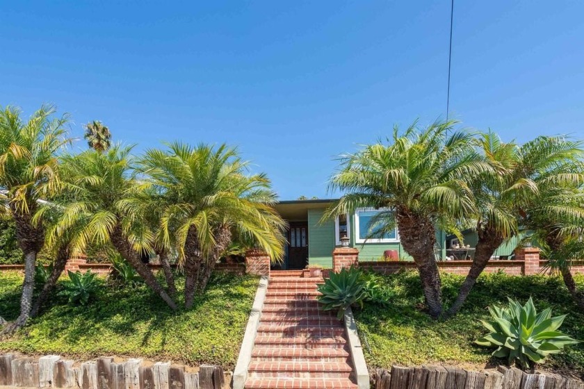 BEACH COTTAGE FEEL with an OCEANSVIEW! VERY UNIQUE Southwest - Beach Home for sale in Oceanside, California on Beachhouse.com