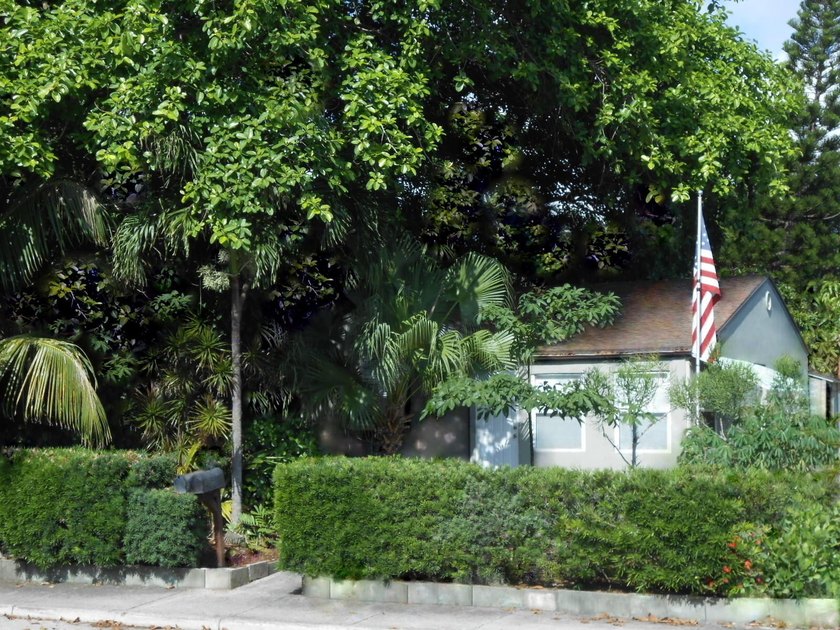 ATTENTION BARGAIN-HUNTING INVESTORS! LEGAL DUPLEX IN PRIME LAKE - Beach Home for sale in Lake Worth Beach, Florida on Beachhouse.com