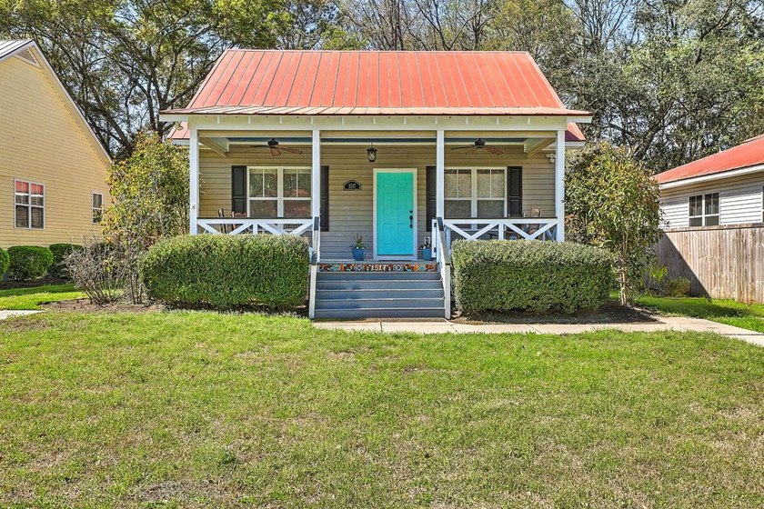 Little Rock Blvd. is a quiet triple cul-de-sac of charming - Beach Home for sale in Charleston, South Carolina on Beachhouse.com