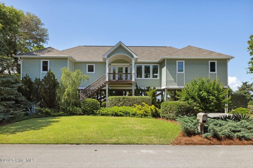 GORGEOUS & MODERN WITH VIEWS!
This house is a showstopper with - Beach Home for sale in Emerald Isle, North Carolina on Beachhouse.com