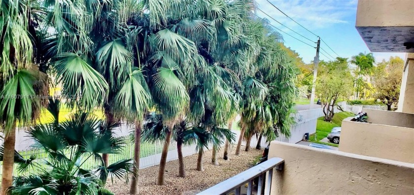 BEAUTIFUL  AND COZY APARTMENT IN AMAZING LOCATION ! GREAT FOR - Beach Condo for sale in North Miami, Florida on Beachhouse.com