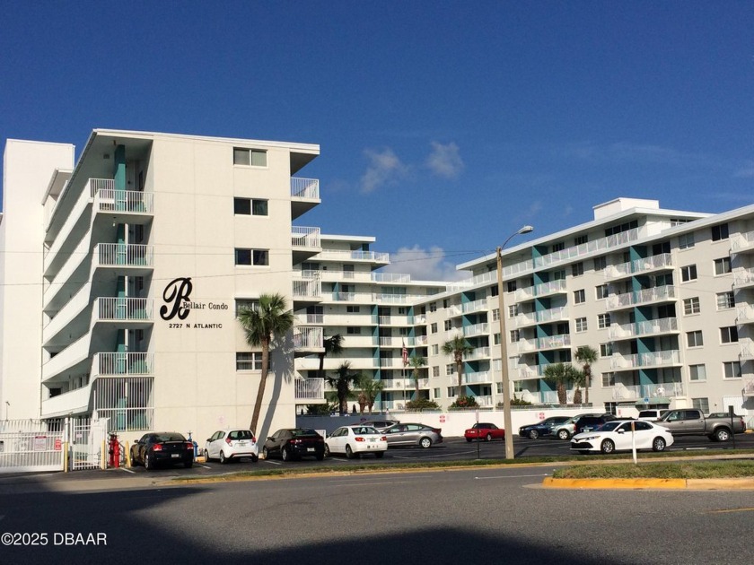 Mrs. clean lives in this light and bright condo with beautiful - Beach Condo for sale in Daytona Beach, Florida on Beachhouse.com