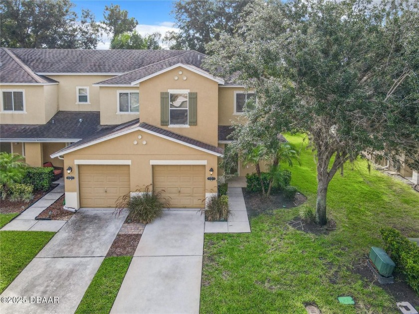 Carefree living in this end unit townhouse. First floor is - Beach Townhome/Townhouse for sale in New Smyrna Beach, Florida on Beachhouse.com