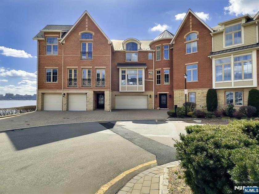 Exquisite Luxury Living on The Moorings aEUR* 25 Moorings Lane - Beach Home for sale in Edgewater, New Jersey on Beachhouse.com